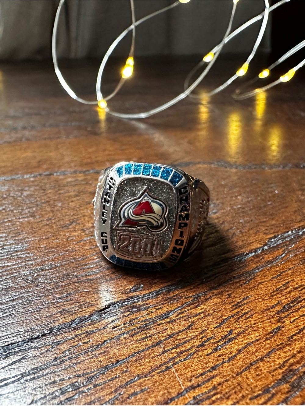 Vintage NHL Colorado Avalanche Replica 2001 Stanley Cup Championship Ring